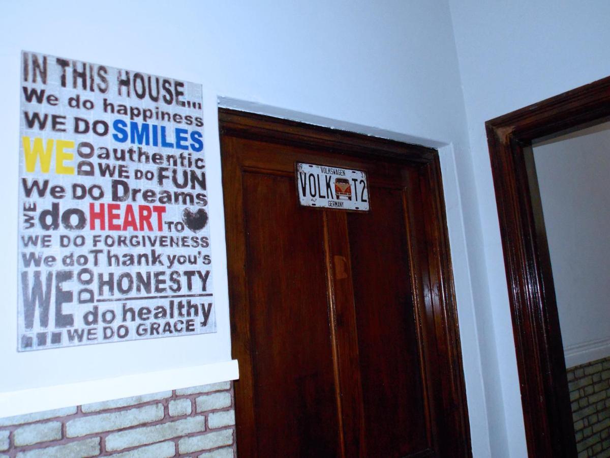 Trap Houz Backpackers Hostel Cape Town Exterior photo