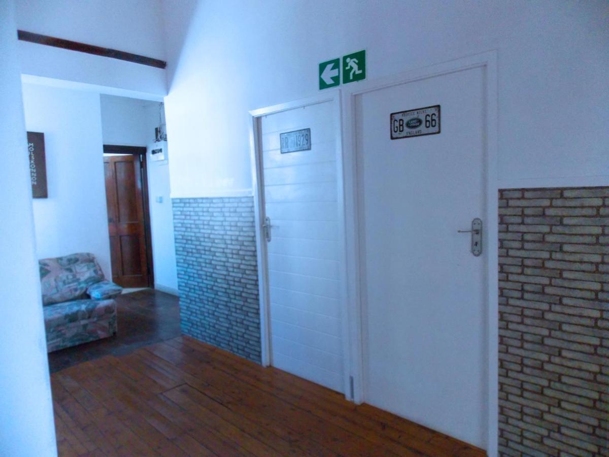 Trap Houz Backpackers Hostel Cape Town Exterior photo